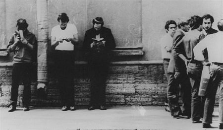 August 1981: Itshak Kogan (far right), Lev Furman (third from left) and friends reciting psalms outside the courtroom in Leningrad where Evgeny Lein was being tried on August 4th - 5th.